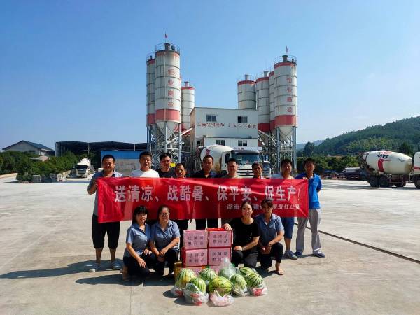 送清凉、战酷暑、保平安、促生产！———湖南恒业建设有限责任公司开展送清凉活动